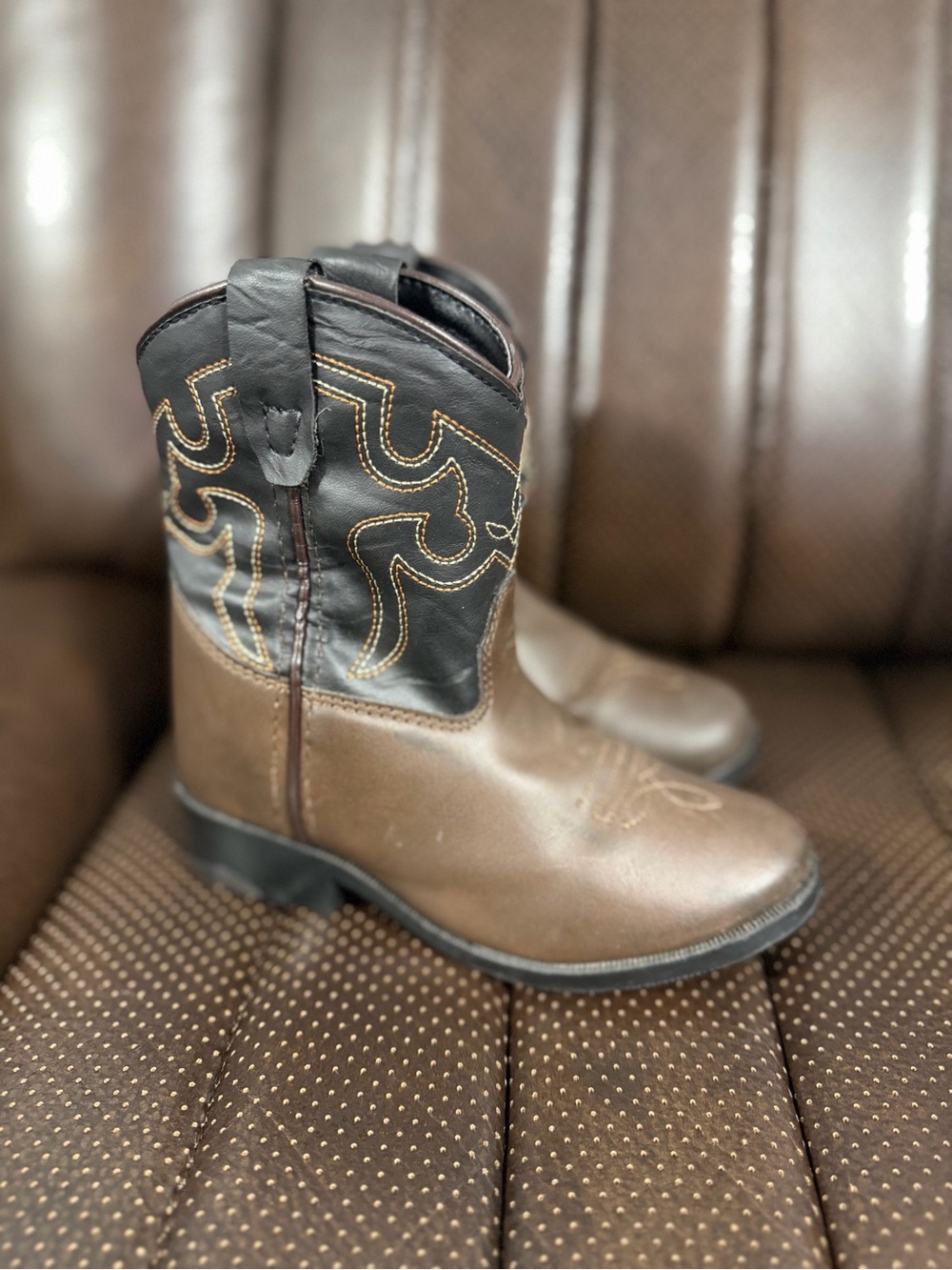 Boys size 8 boots